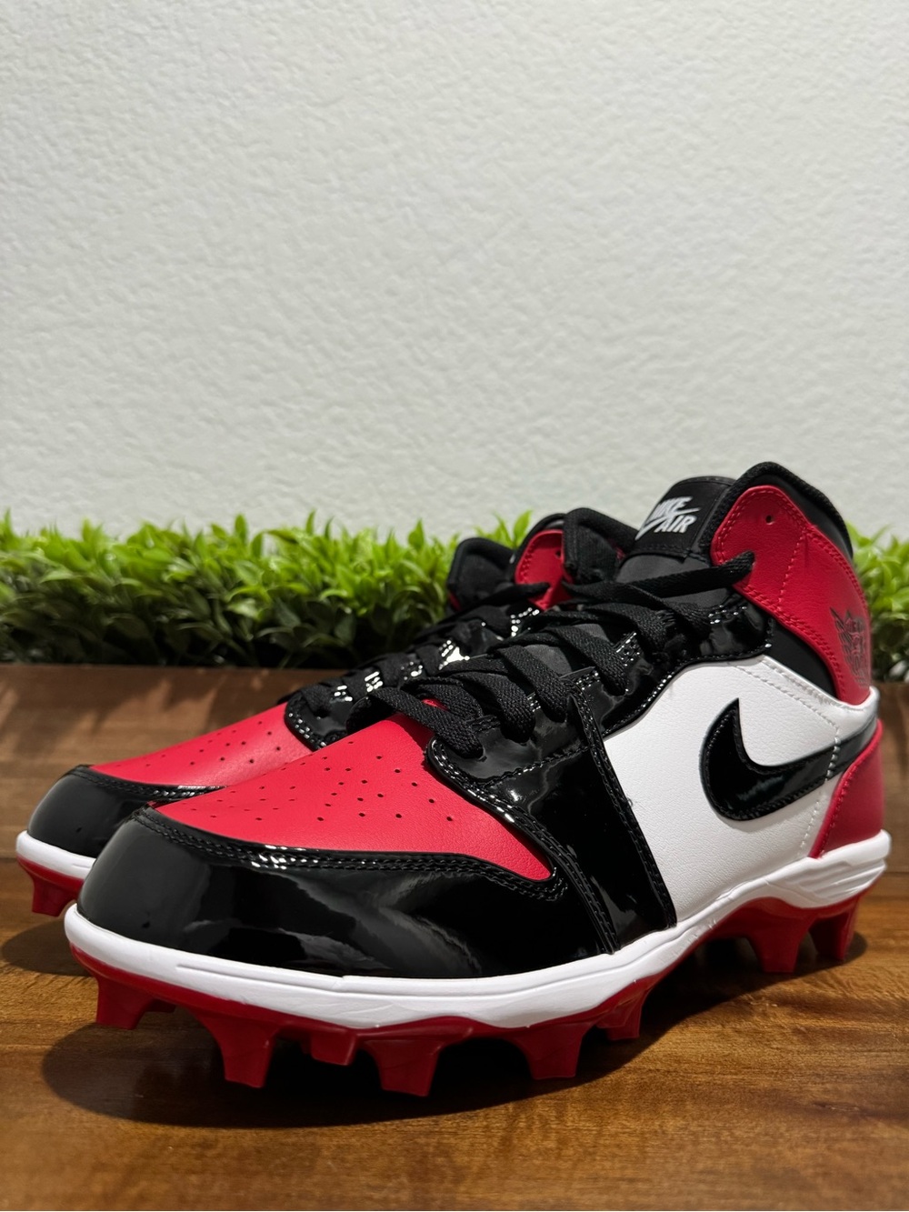 Nike Air Jordan 1 Mid TD Bred Toe Football Cleats FJ6805-601 Men’s Size 10.5 - Picture 6 of 11